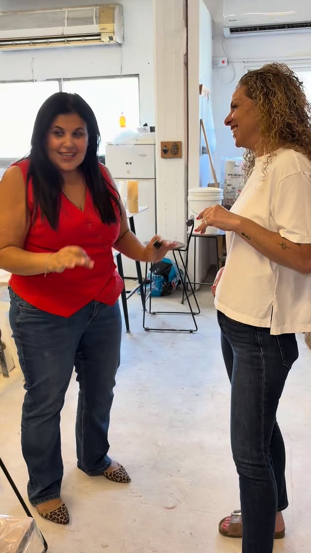 תצוגת הסרטון: נעה סיקסיק וקארין צאקארוב